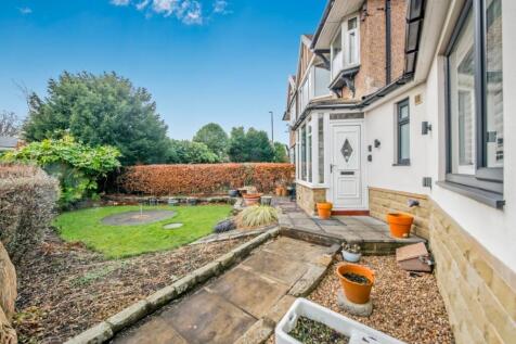 Front Patio / Lawn