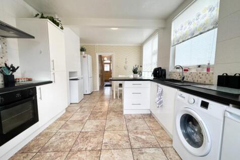 Kitchen/ Dining Room