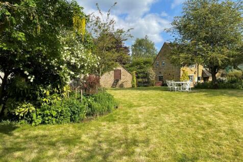 garden towards the house.jpg