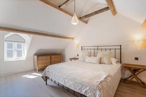 Bedroom 1 .jpg