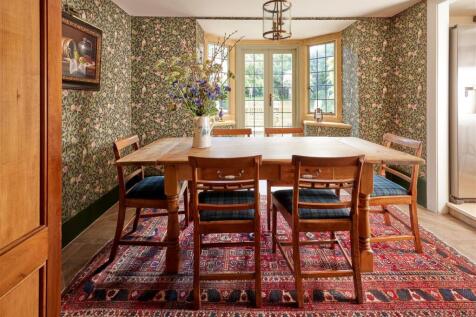Dining room .jpg