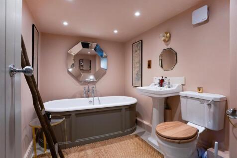 Annexe Bathroom.jpg