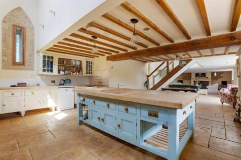 Kitchen 1.jpg