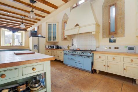 Kitchen 2.jpg