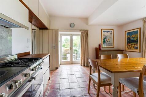 Kitchen 2 .jpg