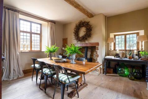 Dining room .jpg