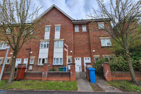4 bedroom Town House FOR RENT.
