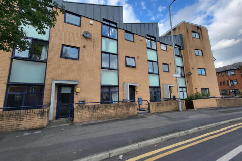 3 Bedroom Town House FOR RENT