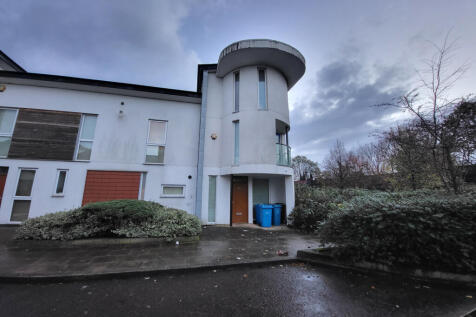 4 Bedroom Town House For Rent