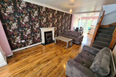 4 bedroom Terraced for RENT
