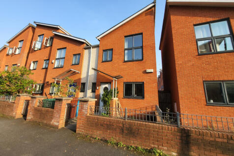 3 Bedroom Terraced for Rent