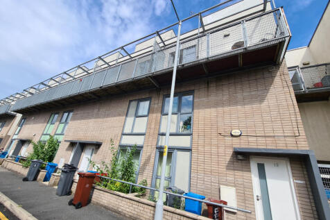 4 Bedroom Town House FOR RENT