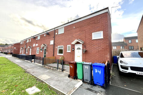 Three Bedroom End Of Terrace House FOR RENT