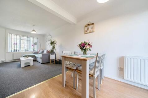 Living room/Dining area