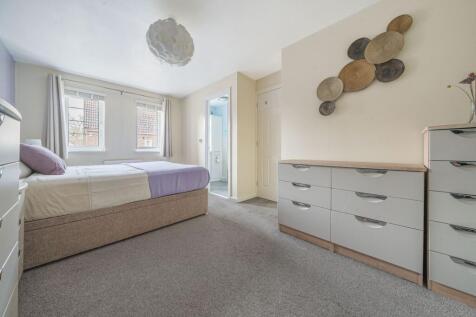 Principal bedroom