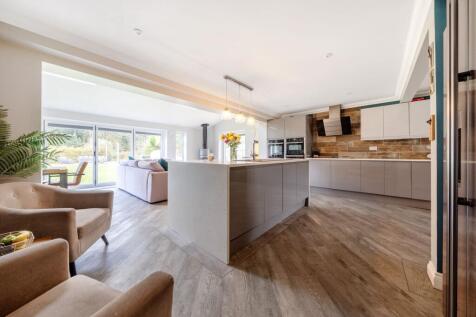 Kitchen/Family room