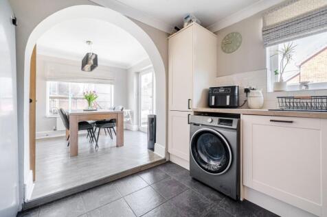 Kitchen/Dining area