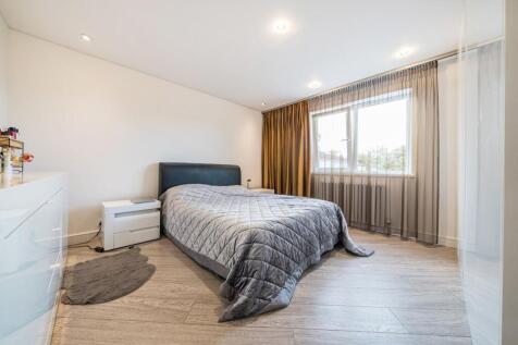 Principal bedroom