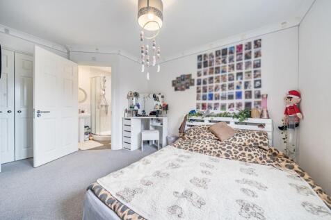 Principal bedroom