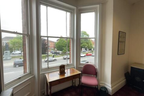 Front Window / Vi...