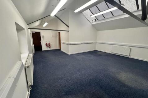 Kirkstall, LS5 3AE 6.jpg