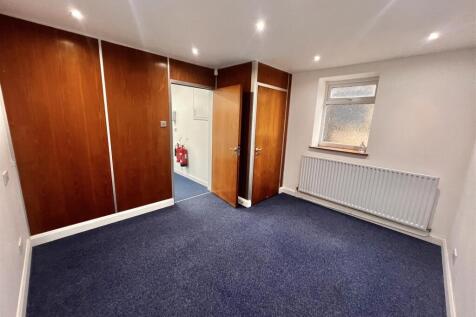 Kirkstall, LS5 3AE 7.jpg