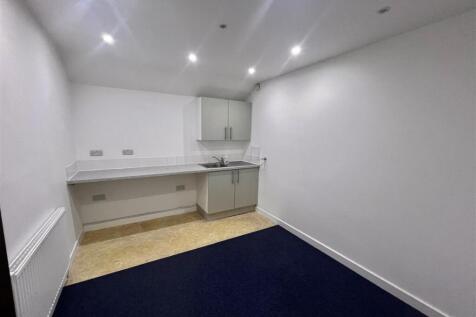 Kirkstall, LS5 3AE 4.jpg