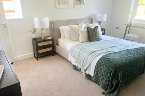 Bedroom 1.jpg