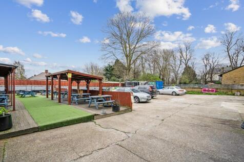 Hertford Road 129  3.jpg