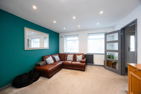 7 Stratton Grn, Aylesbury HP21 7EW, UK-13