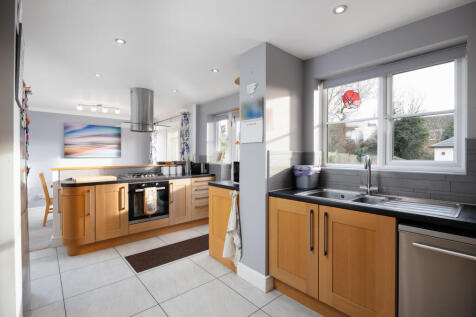 29 Woodford Close HP19 7FS-5