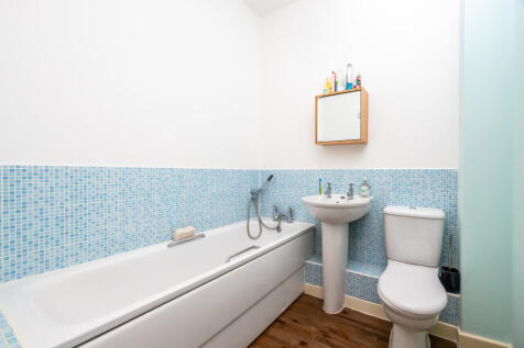 27 Broka Court, Aylesbury HP19 7HX-1