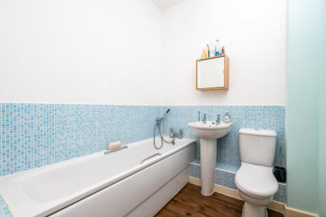 27 Broka Court, Aylesbury HP19 7HX-1