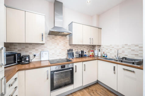 27 Broka Court, Aylesbury HP19 7HX-10