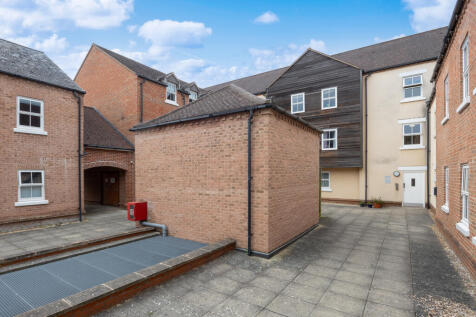 27 Broka Court, Aylesbury HP19 7HX-16
