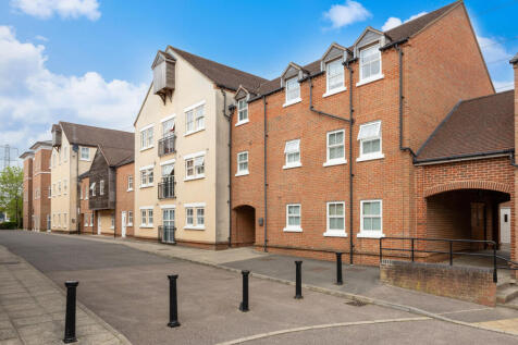 27 Broka Court, Aylesbury HP19 7HX-17