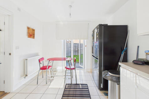 CAM04968G0-PR0073-STILL007