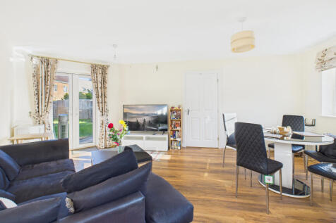 CAM04968G0-PR0073-STILL010