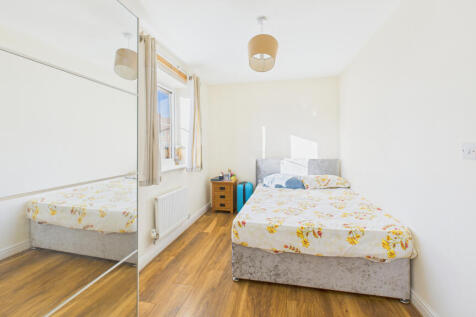 CAM04968G0-PR0073-STILL021