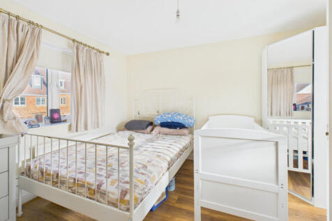 CAM04968G0-PR0073-STILL013