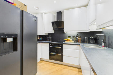 CAM04968G0-PR0076-STILL003