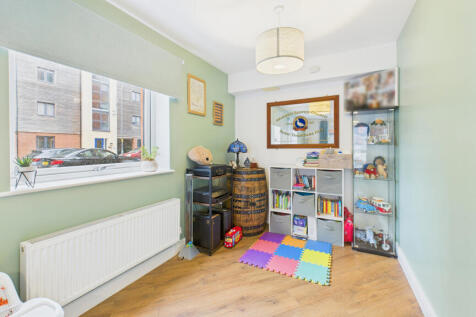 CAM04968G0-PR0076-STILL007