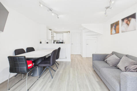 CAM04968G0-PR0077-STILL014