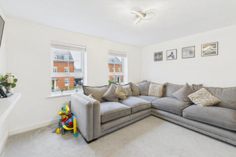 CAM04968G0-PR0077-STILL004