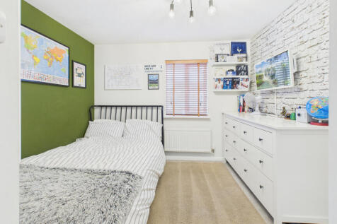 CAM04968G0-PR0080-STILL010