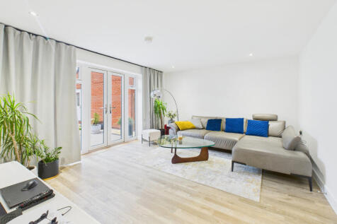 CAM04968G0-PR0085-STILL002