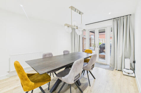 CAM04968G0-PR0085-STILL009