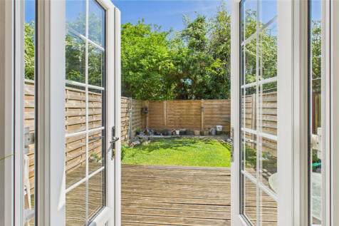 CAM04968G0-PR0037-STILL008