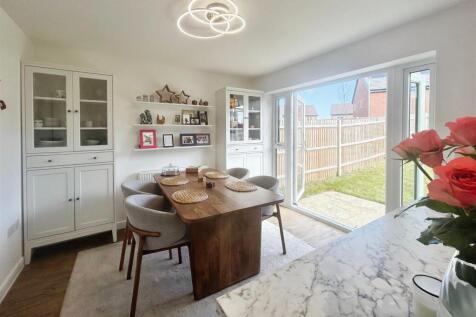 Kitchen/Dining Area
