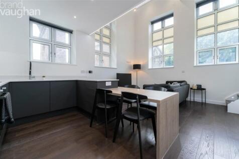 Kitchen / Lounge
